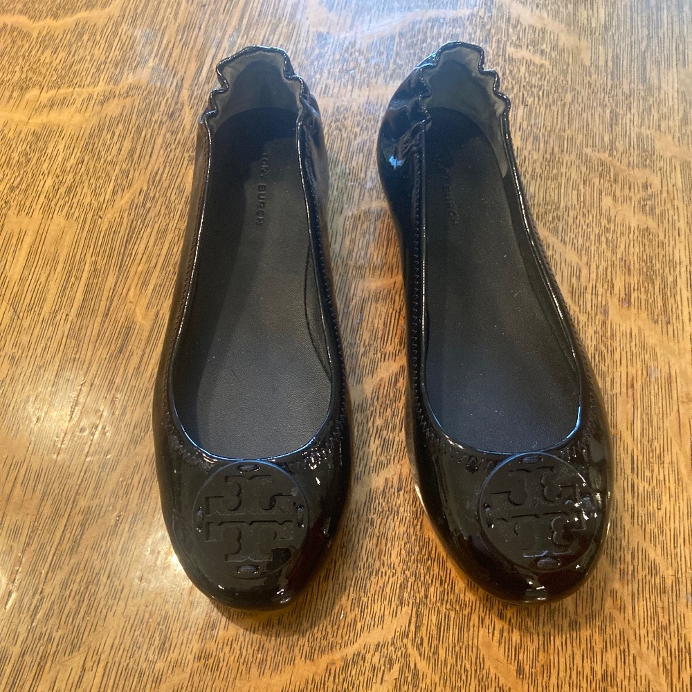 Tory Burch Minnie Travel Ballet patent leather flats.